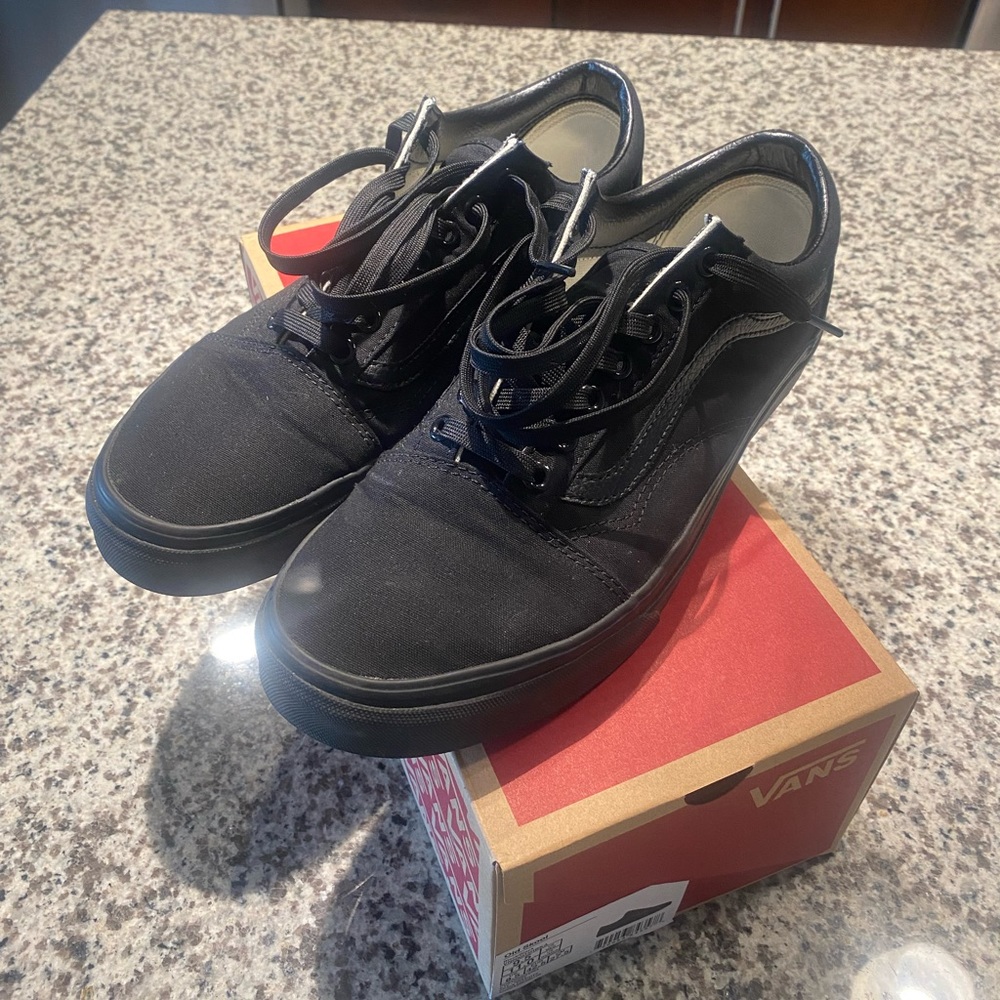 Vans Canvas Old Skool. Black / Black. Size: 9.5